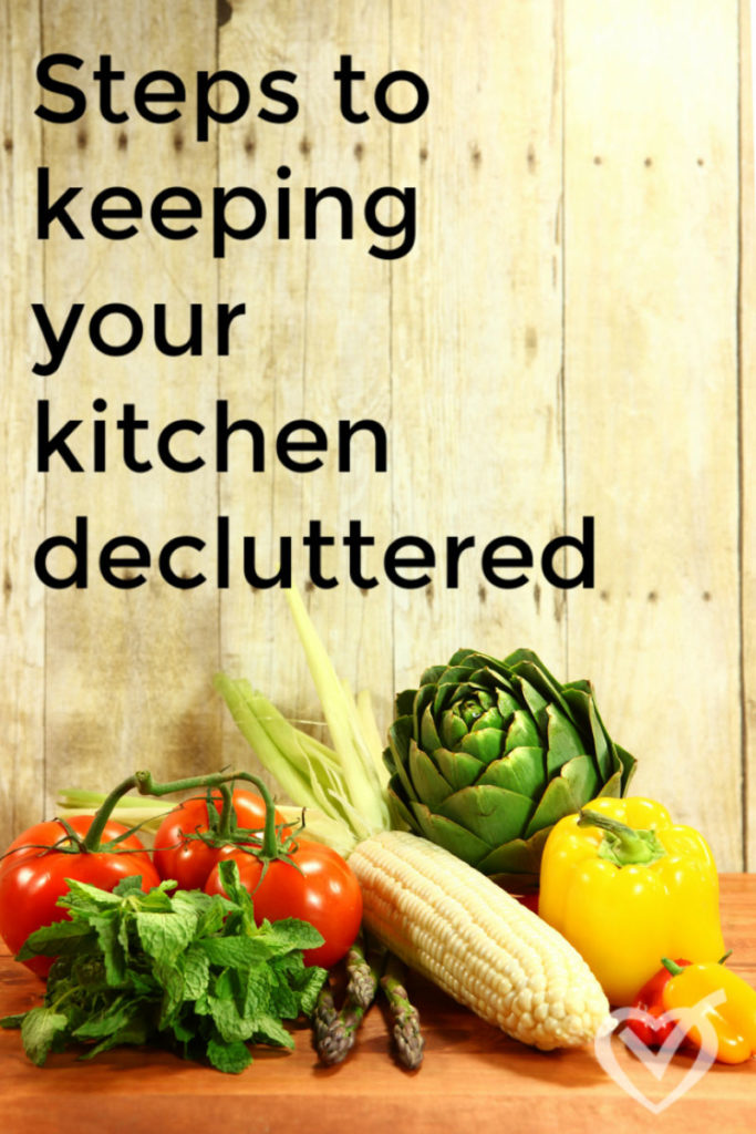 Have you always wanted a decluttered kitchen? This ultimate guide will walk you step by step through a thorough decluttering process!